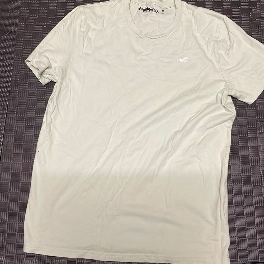 Never worn Hollister tshirt